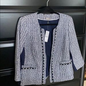 Tweed jacket w pearl bottoms